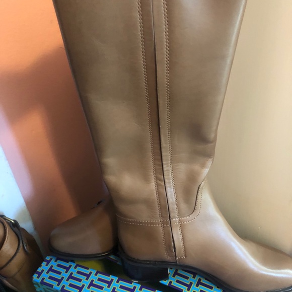 Tory Burch Boots 7 1/2 - Picture 3 of 4